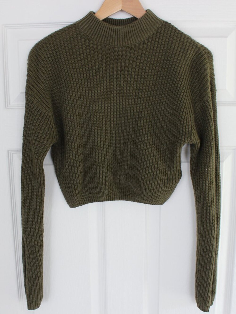 H&M Divided Cropped Sweater